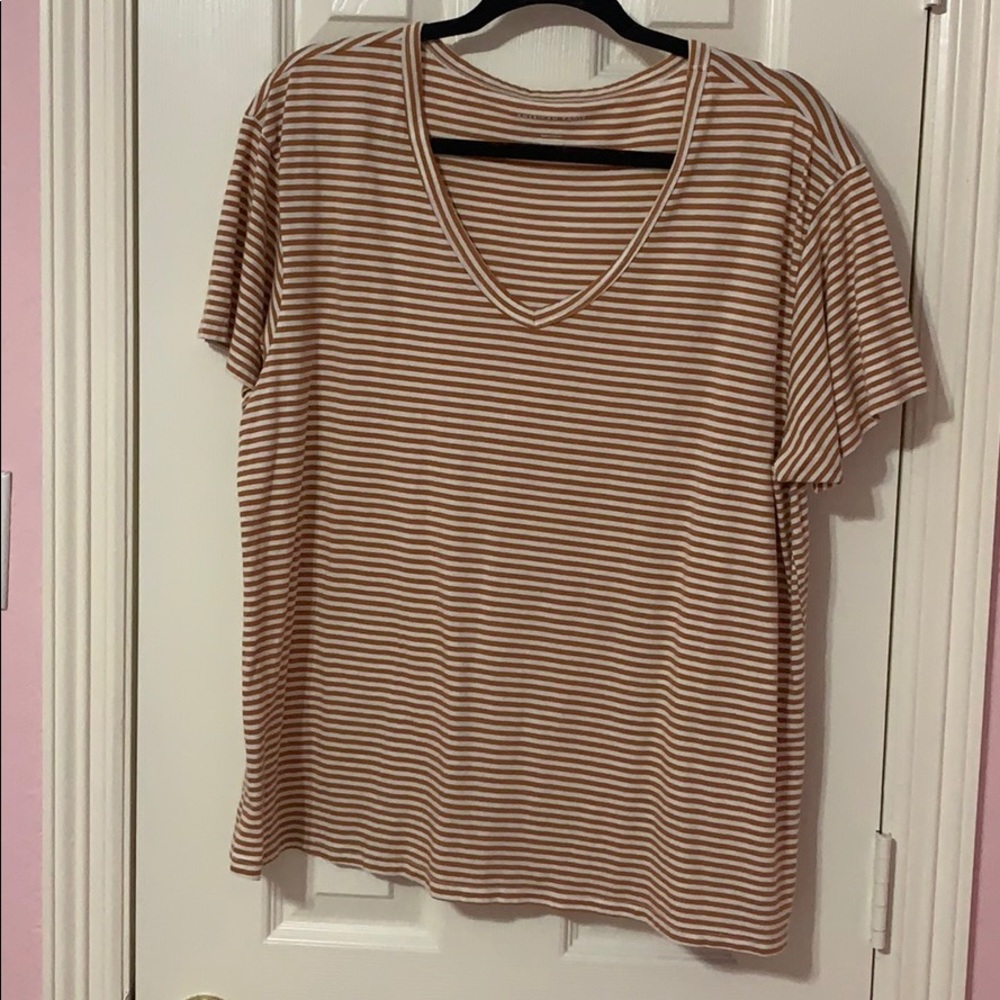 AE orange striped v-neck tee